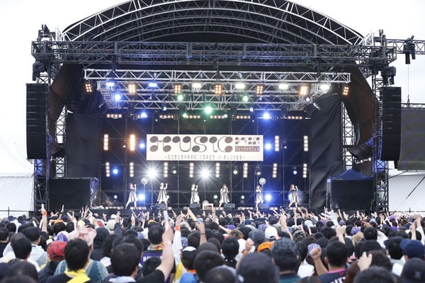 【ライブレポート】エビ中開校10年史を音楽でつないだ「MUSiC」フェスで豪華共演（写真139枚） - 音楽ナタリー