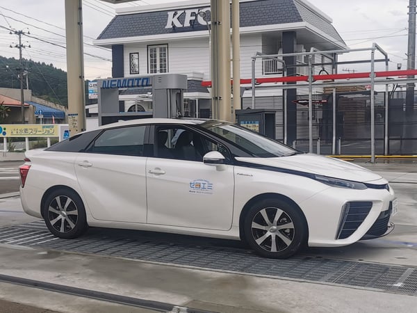 夏にMIRAI(例の水素カー)が割安だったので借りて遠出したレビュー - さわっても熱くない花火
