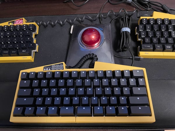 Ultimate Hacking Keyboard V2 届いた